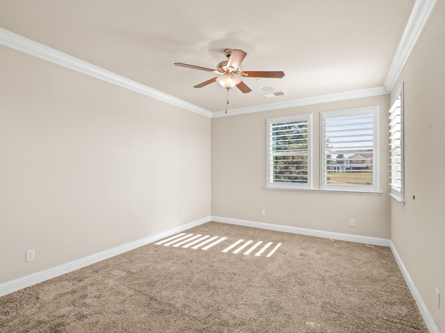 11584 N Via Venitzia Ave, Fresno, CA 93730