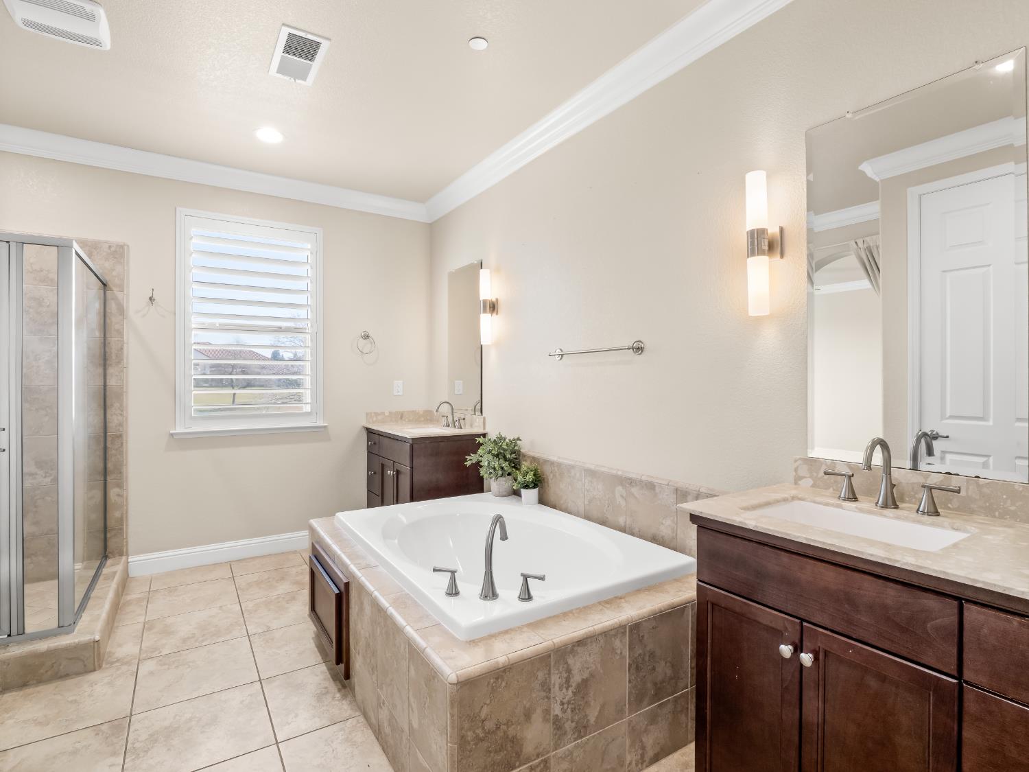 11584 N Via Venitzia Ave, Fresno, CA 93730