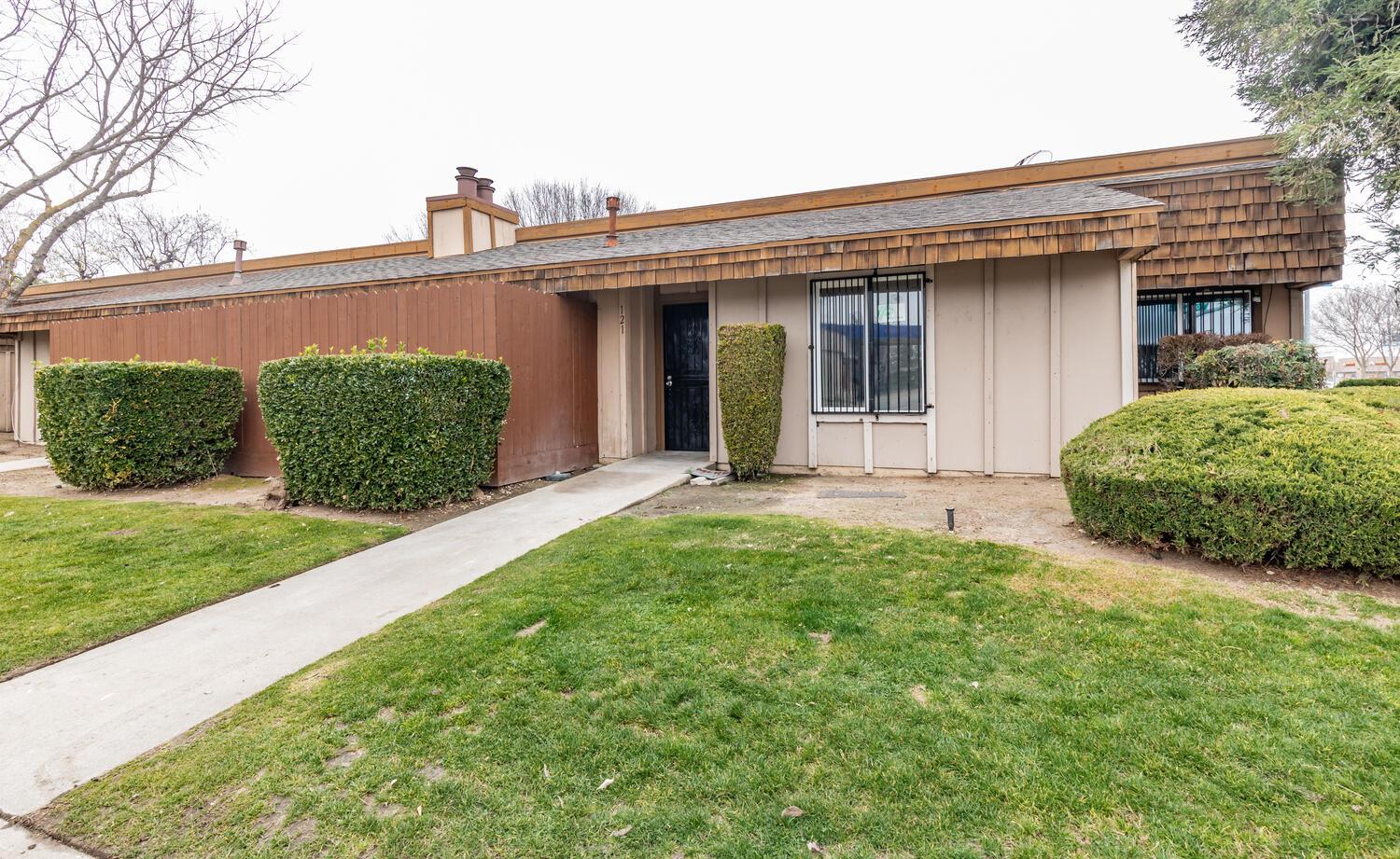 5181 E Olive Ave #121, Fresno, CA 93727