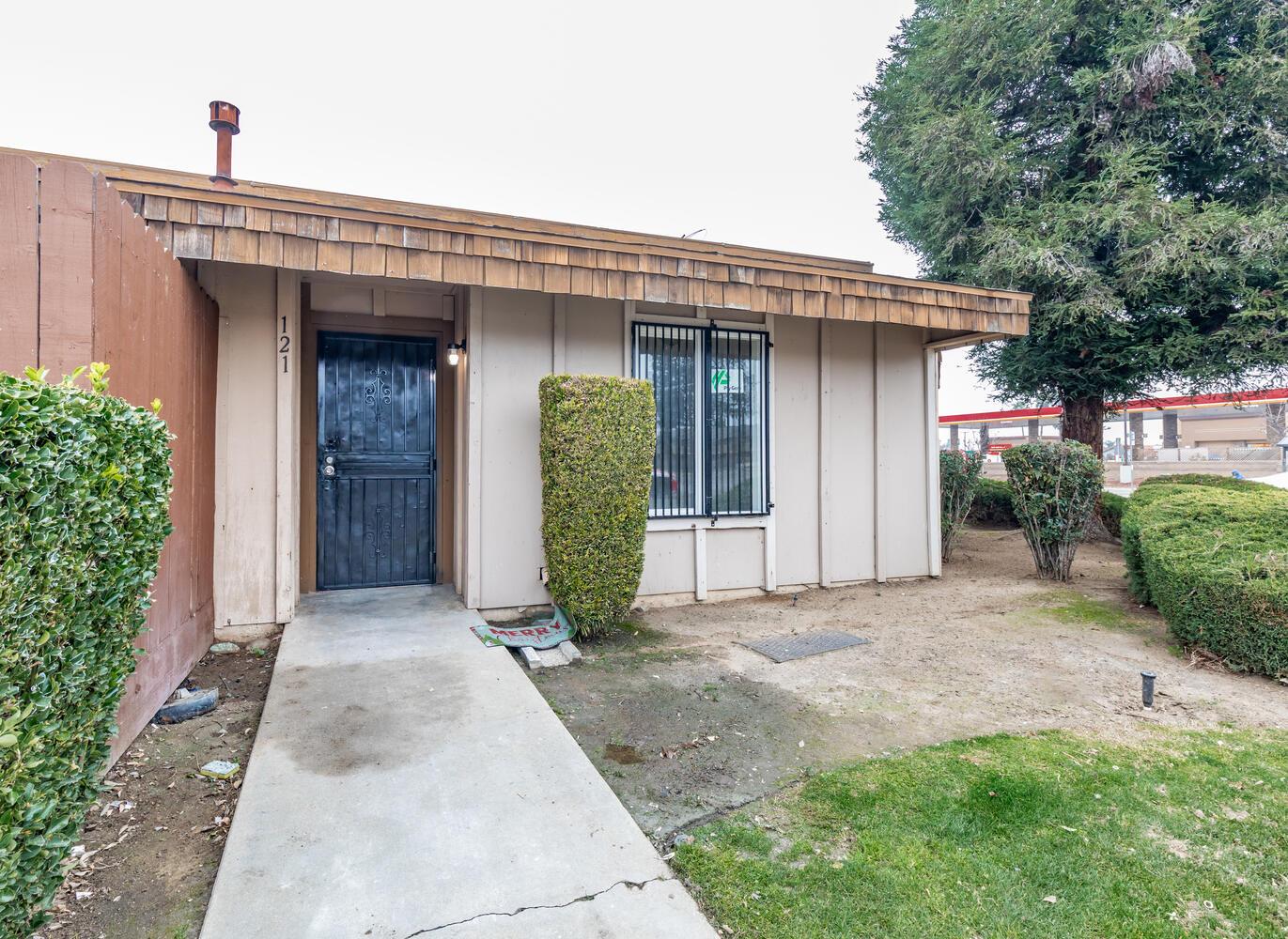5181 E Olive Ave #121, Fresno, CA 93727