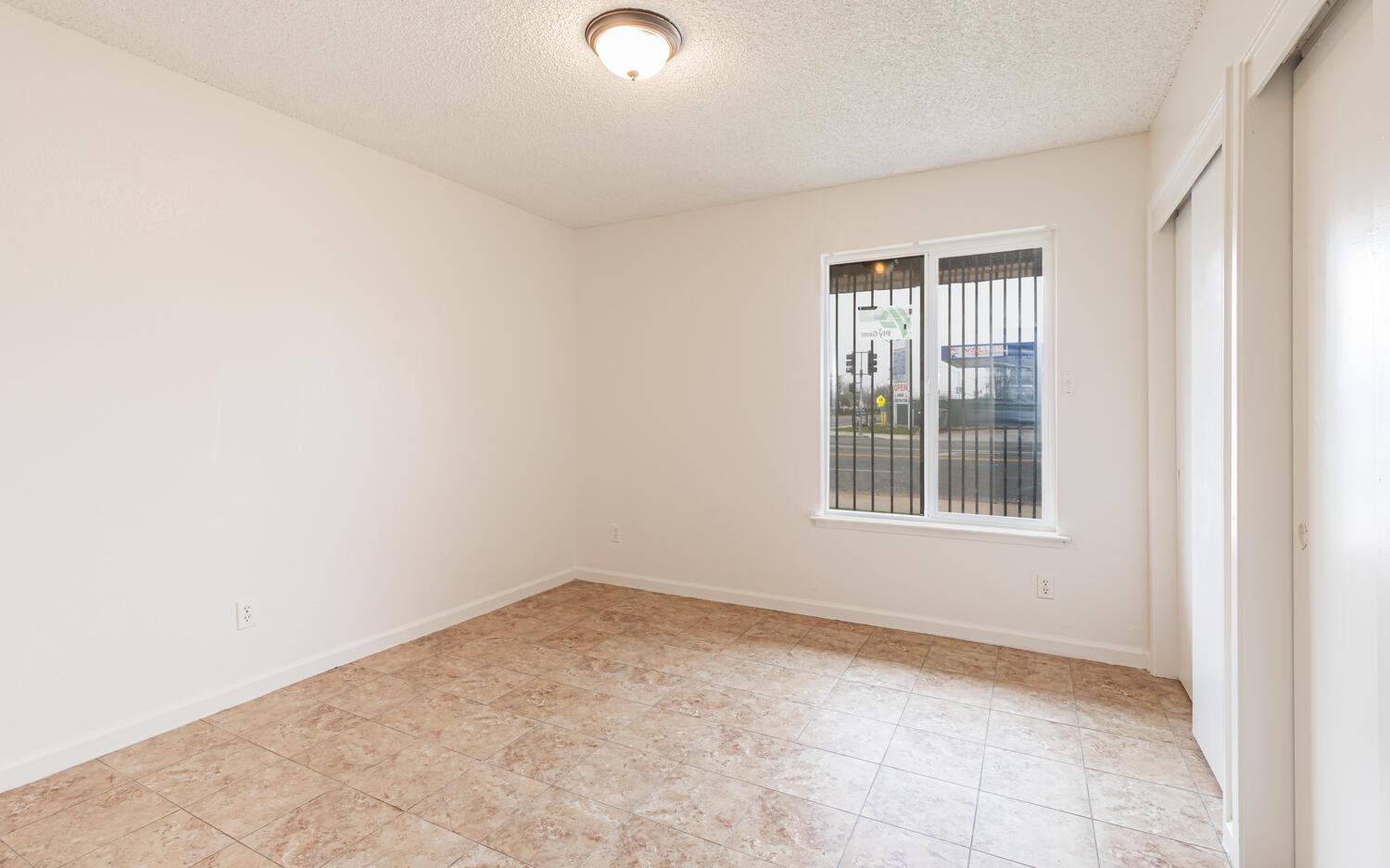 5181 E Olive Ave #121, Fresno, CA 93727