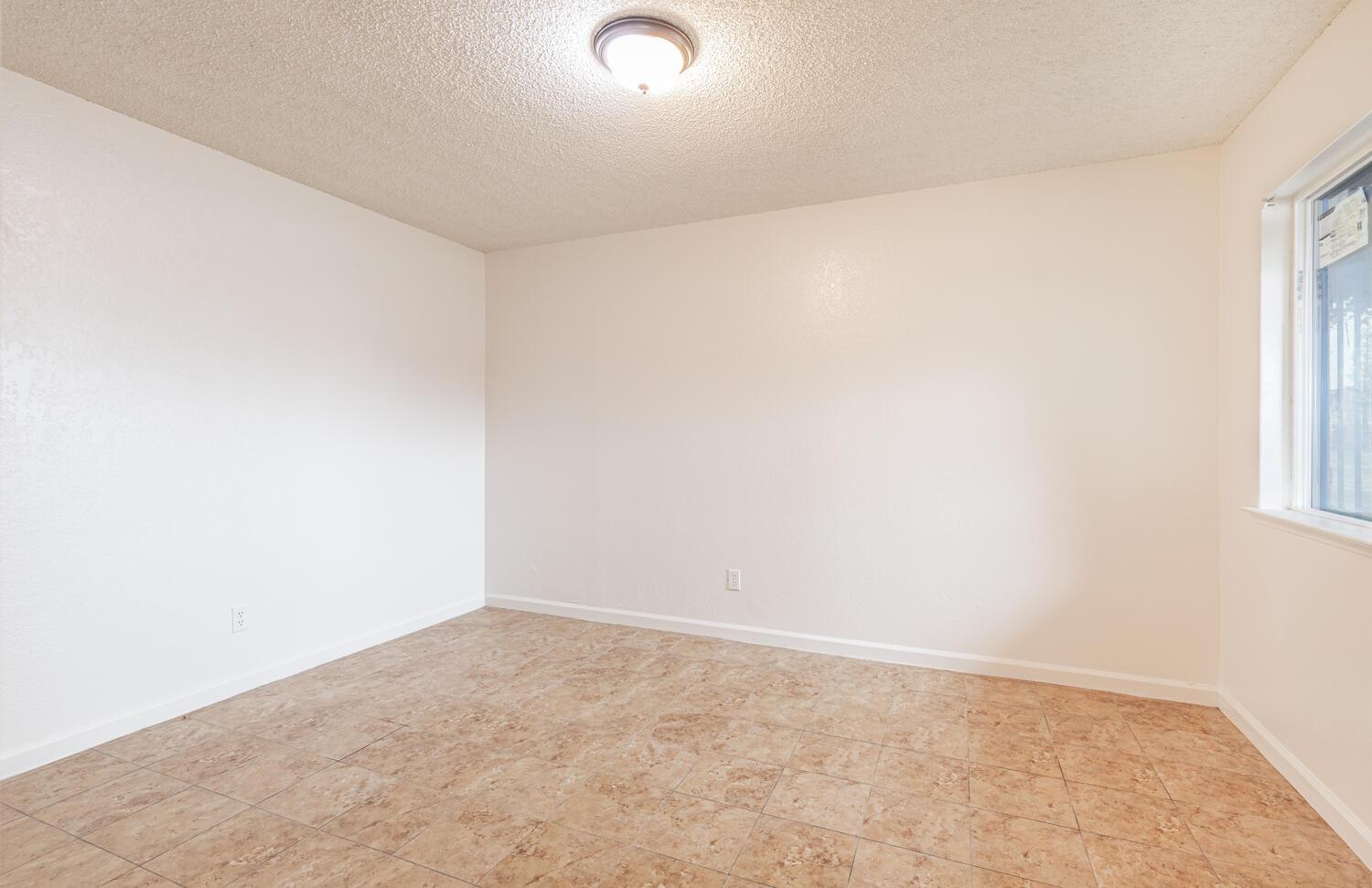 5181 E Olive Ave #121, Fresno, CA 93727