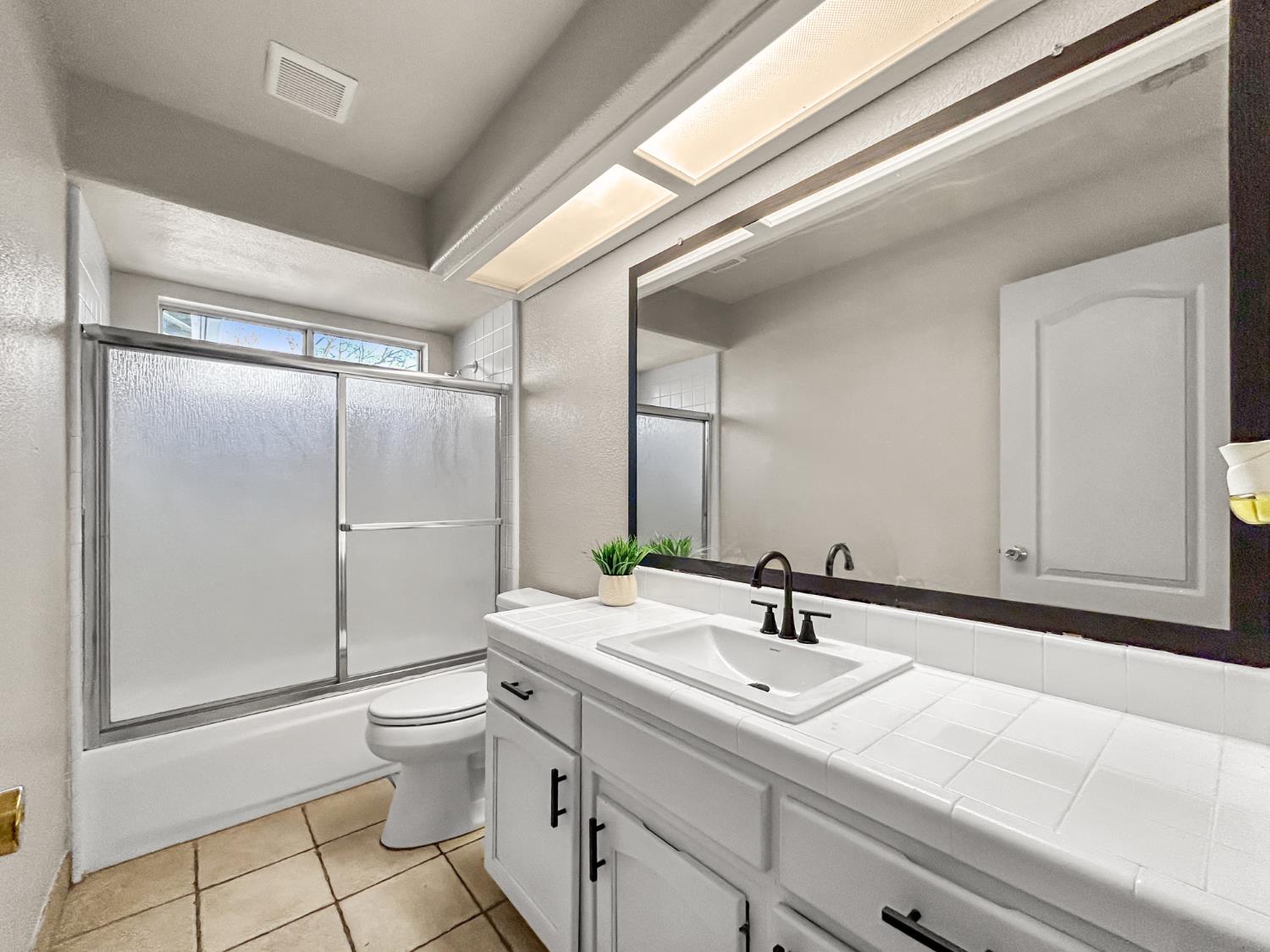 8534 N Meridian Ave, Fresno, CA 93720