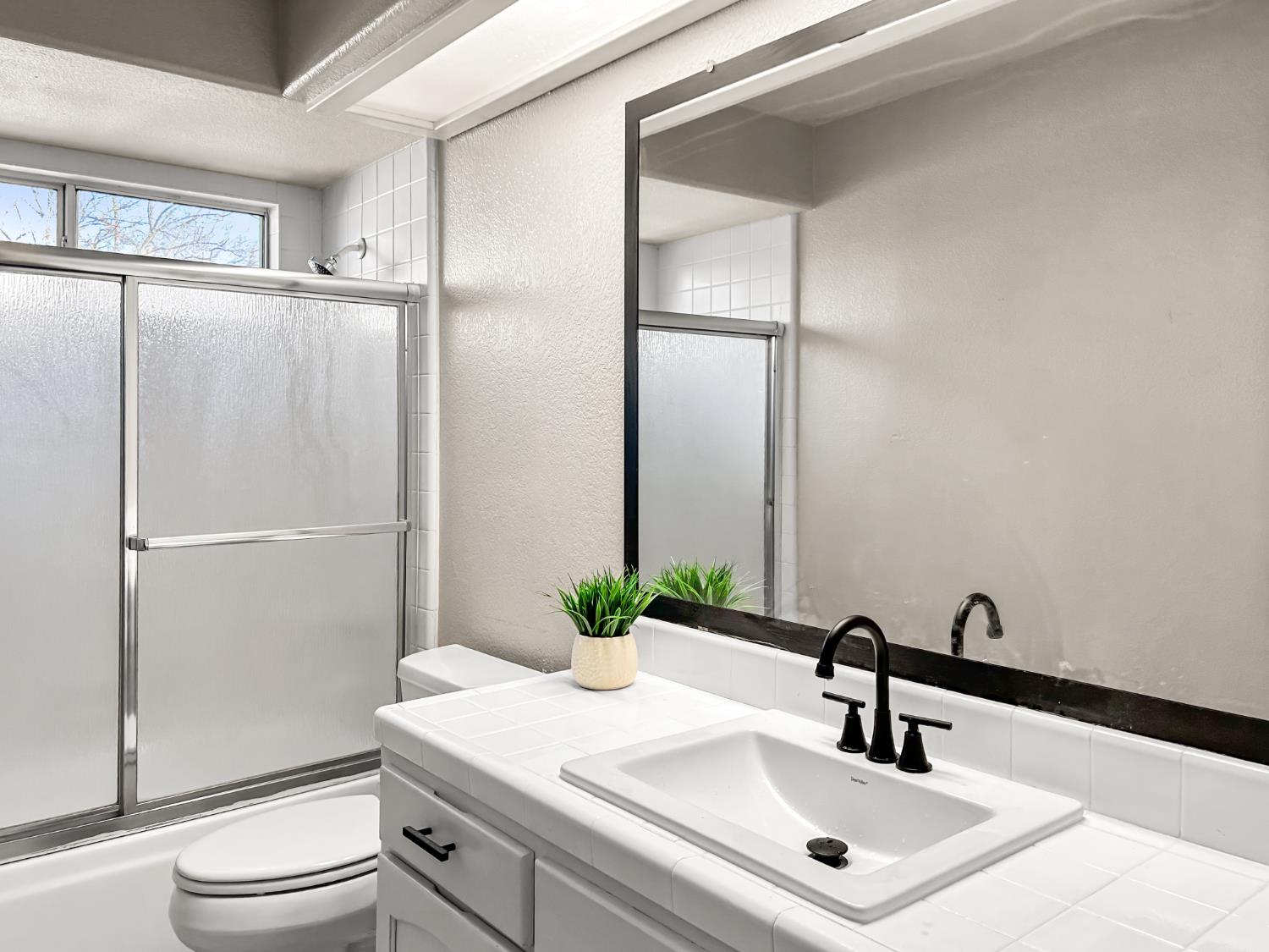 8534 N Meridian Ave, Fresno, CA 93720