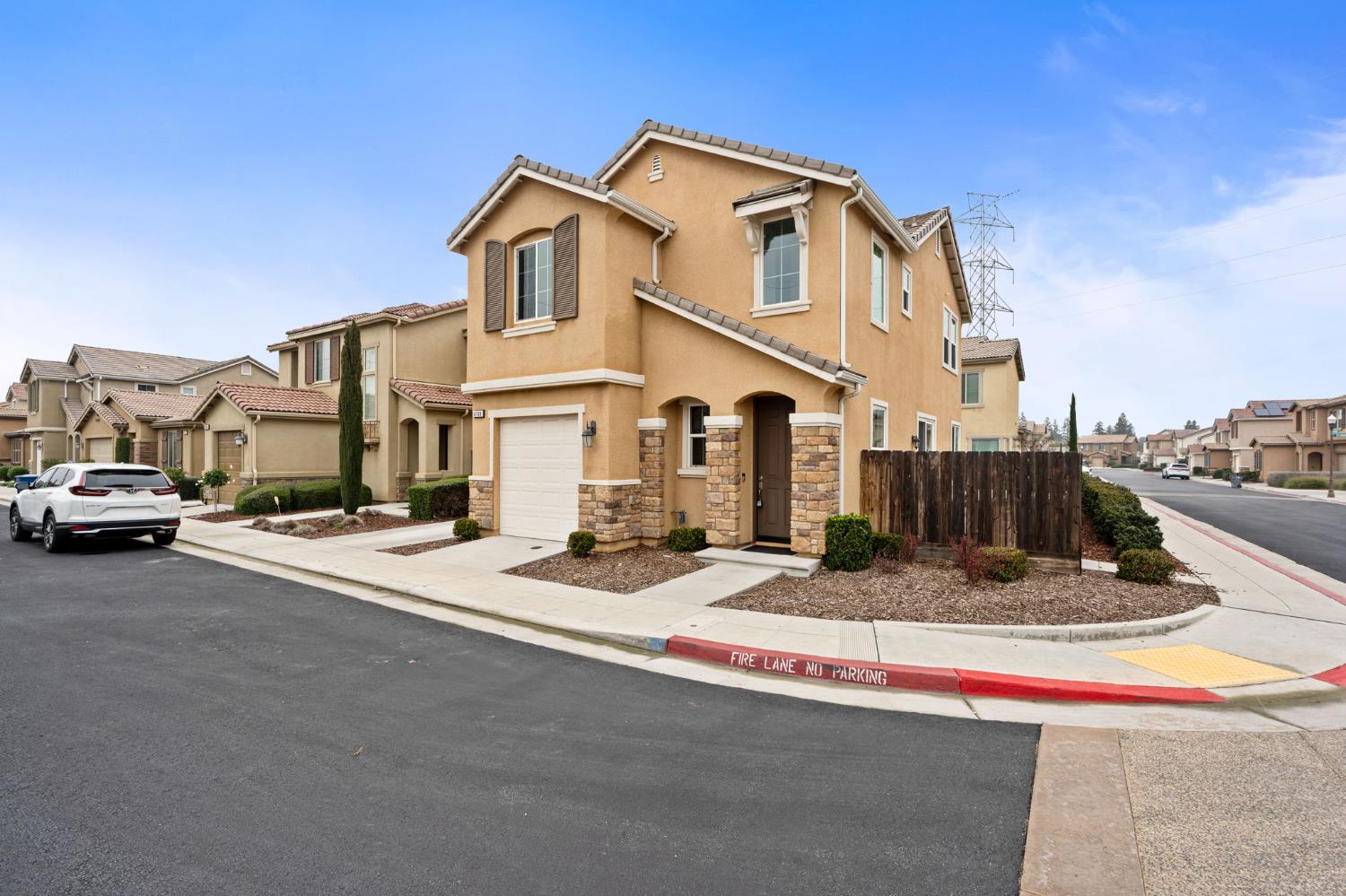 6108 W Dupont Dr, Fresno, CA 93722