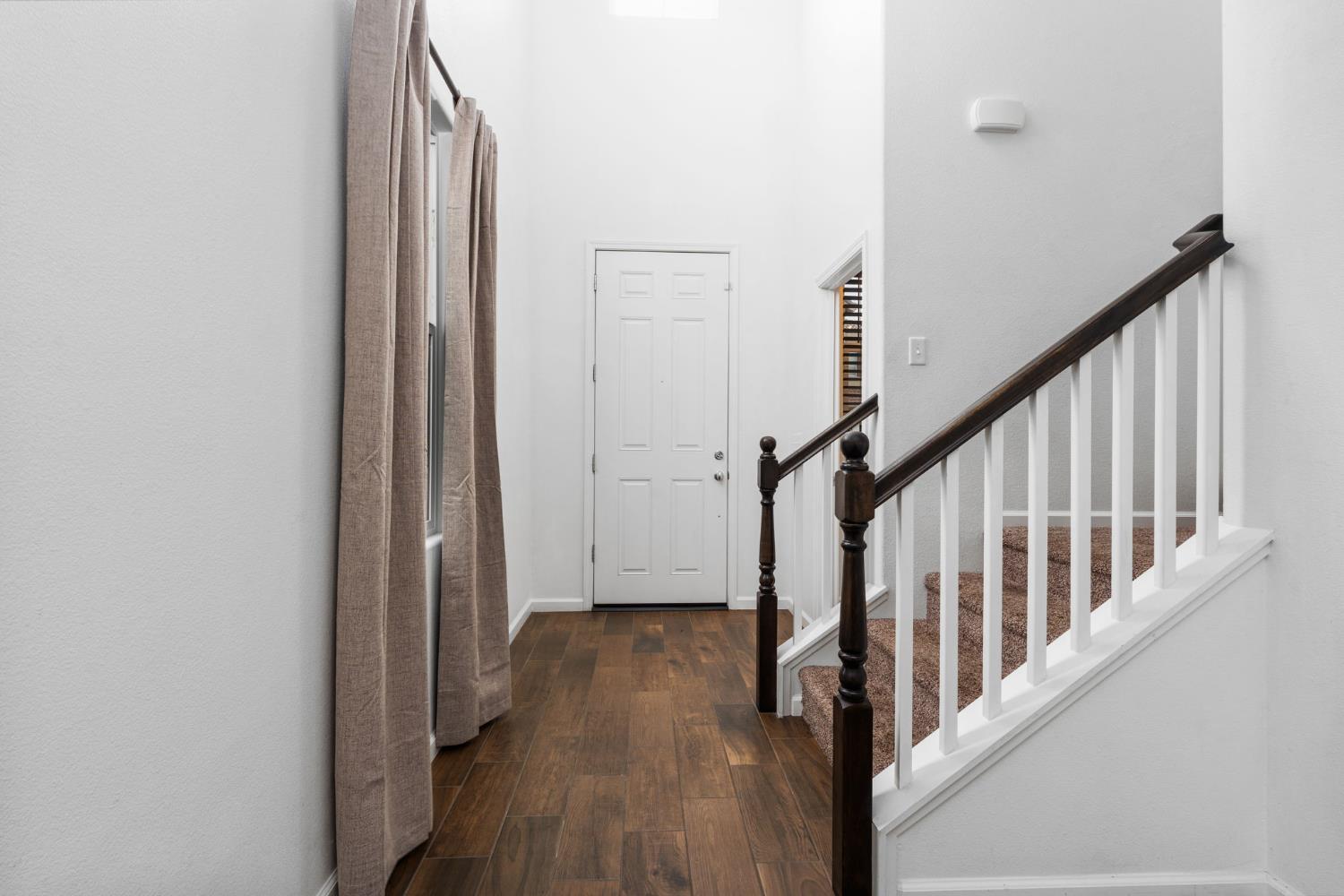 6108 W Dupont Dr, Fresno, CA 93722