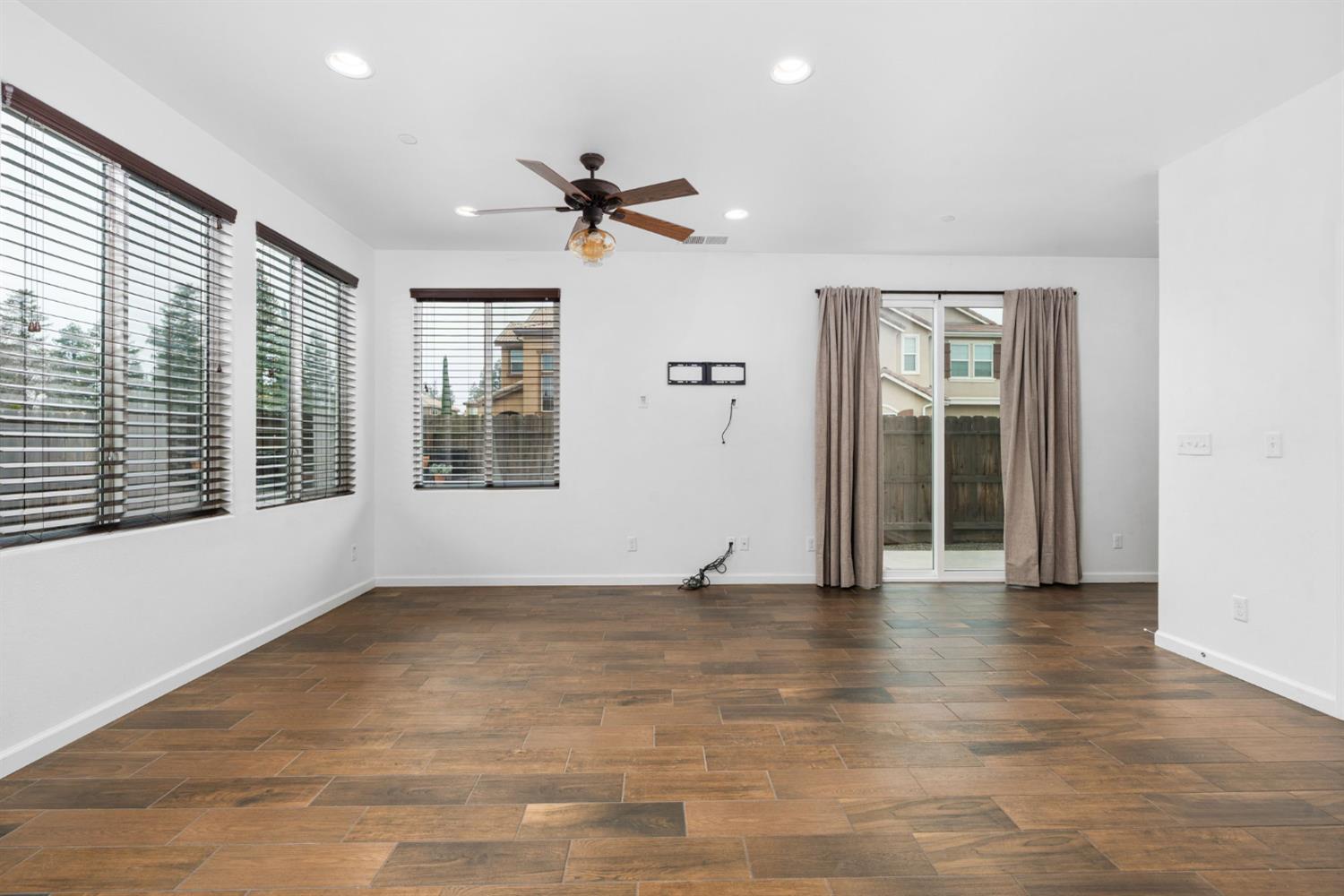 6108 W Dupont Dr, Fresno, CA 93722