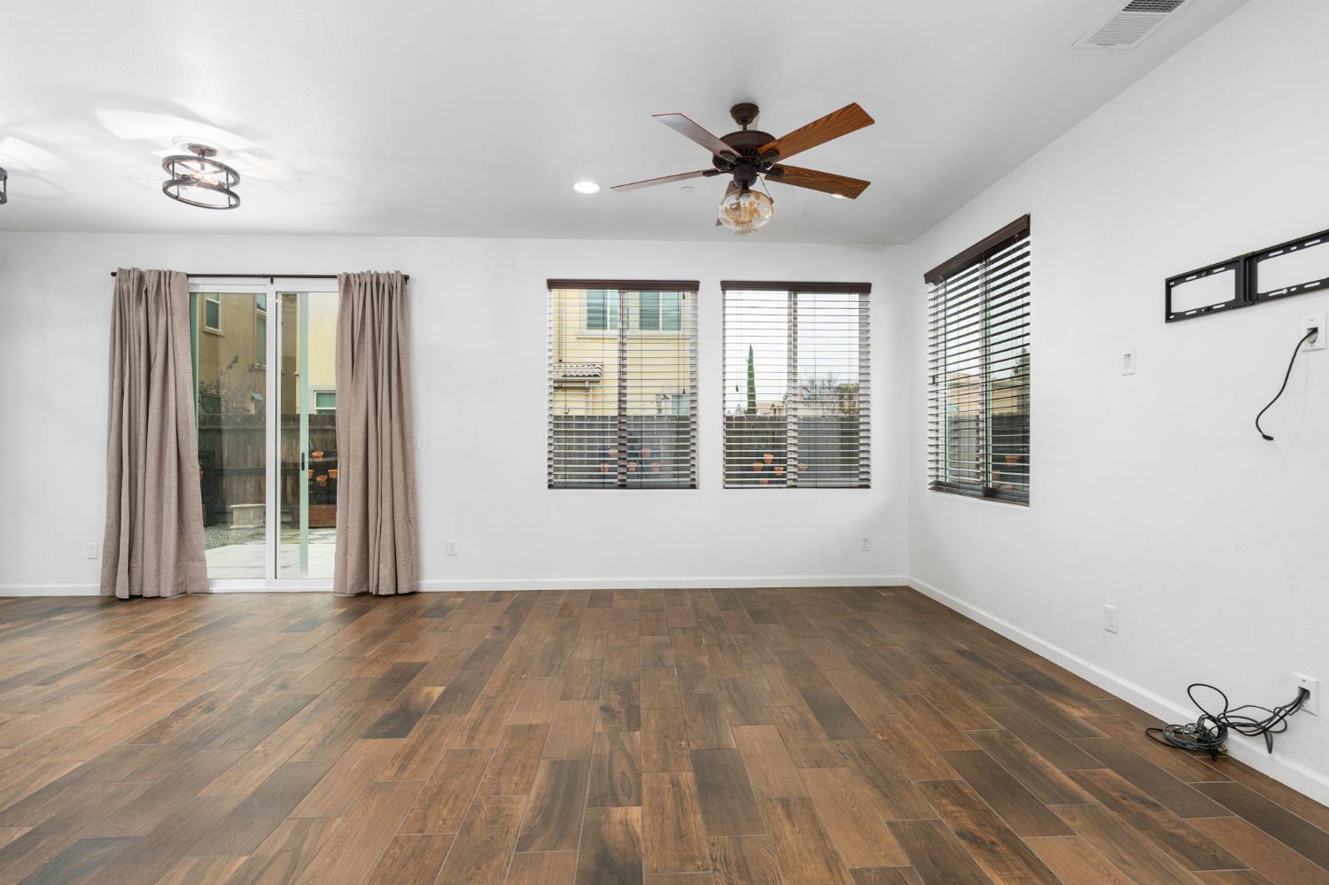 6108 W Dupont Dr, Fresno, CA 93722