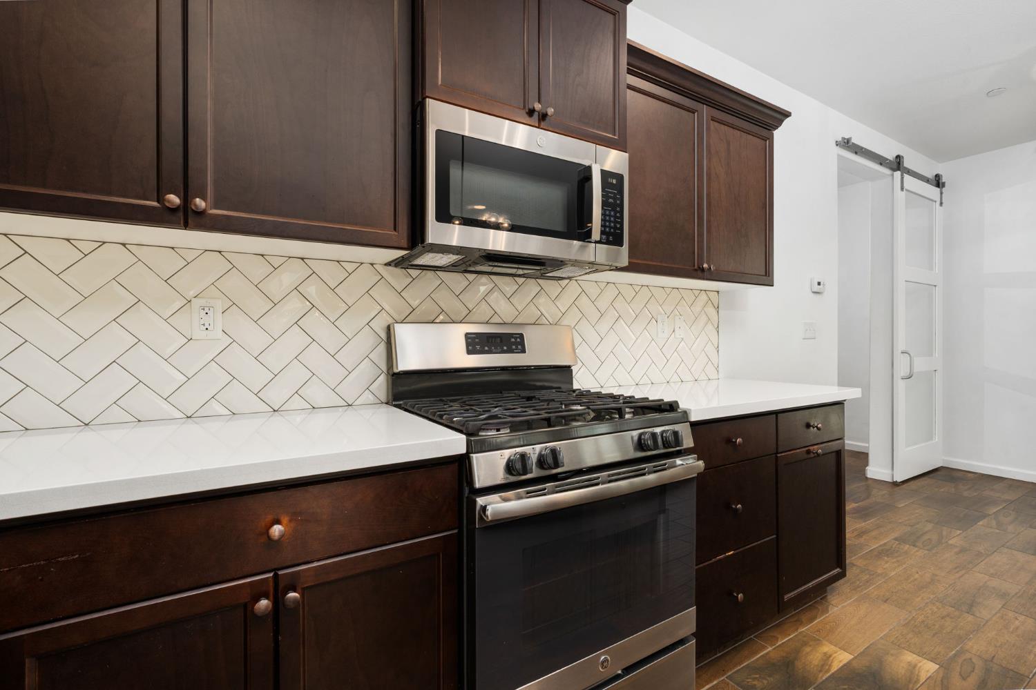 6108 W Dupont Dr, Fresno, CA 93722