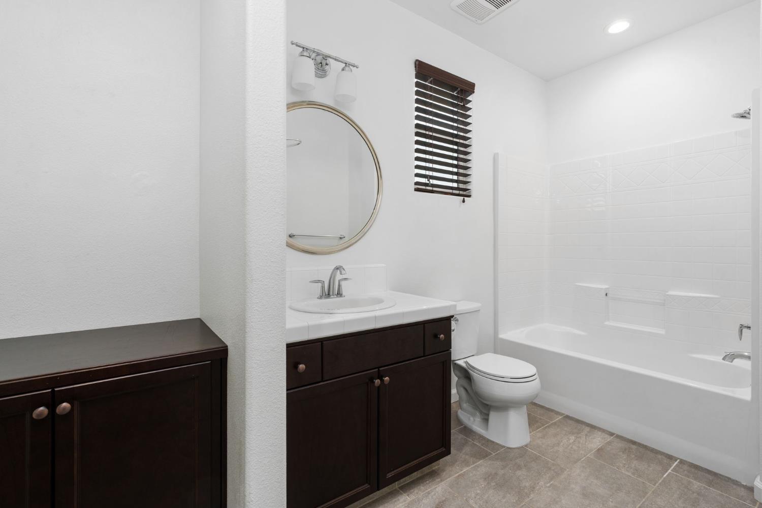 6108 W Dupont Dr, Fresno, CA 93722