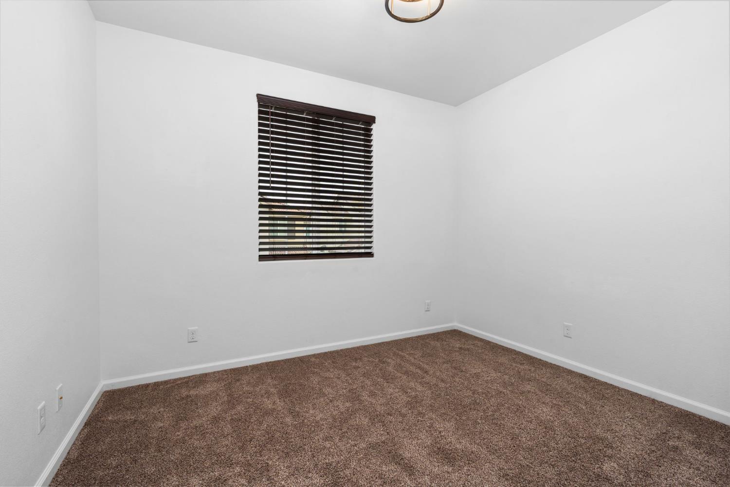 6108 W Dupont Dr, Fresno, CA 93722