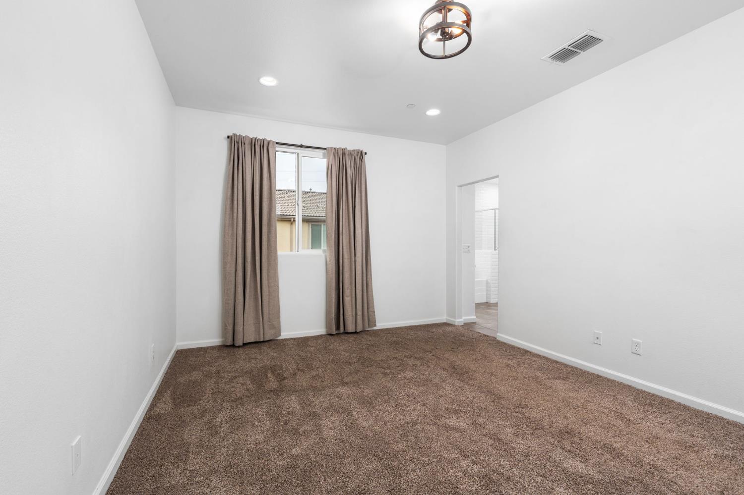 6108 W Dupont Dr, Fresno, CA 93722