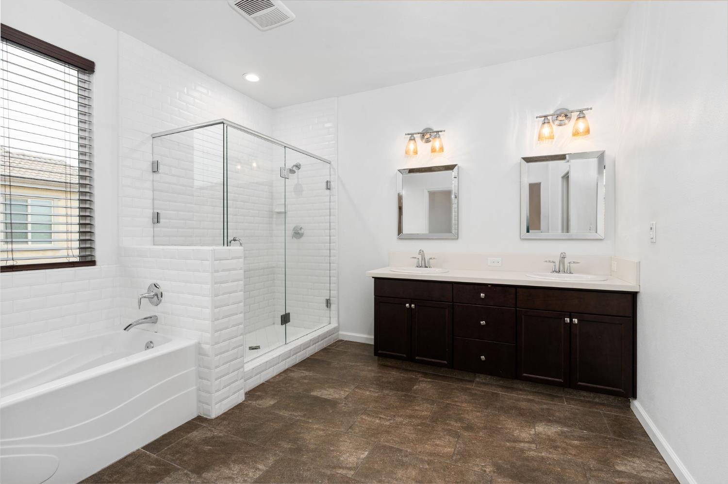 6108 W Dupont Dr, Fresno, CA 93722