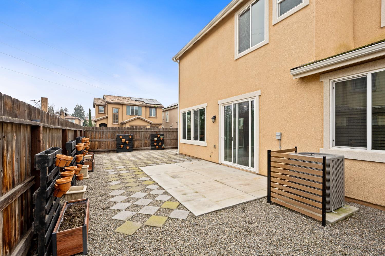 6108 W Dupont Dr, Fresno, CA 93722