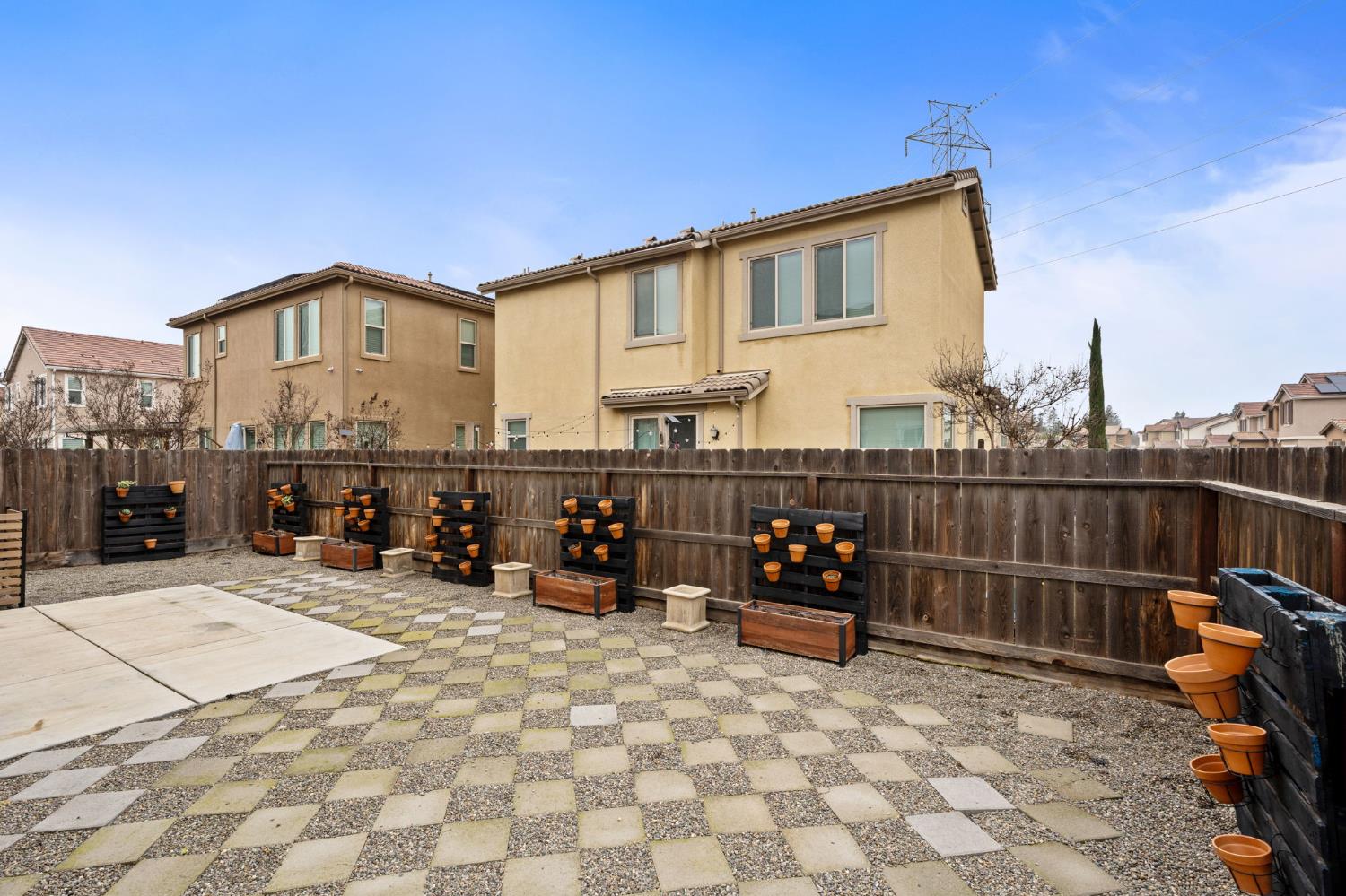 6108 W Dupont Dr, Fresno, CA 93722