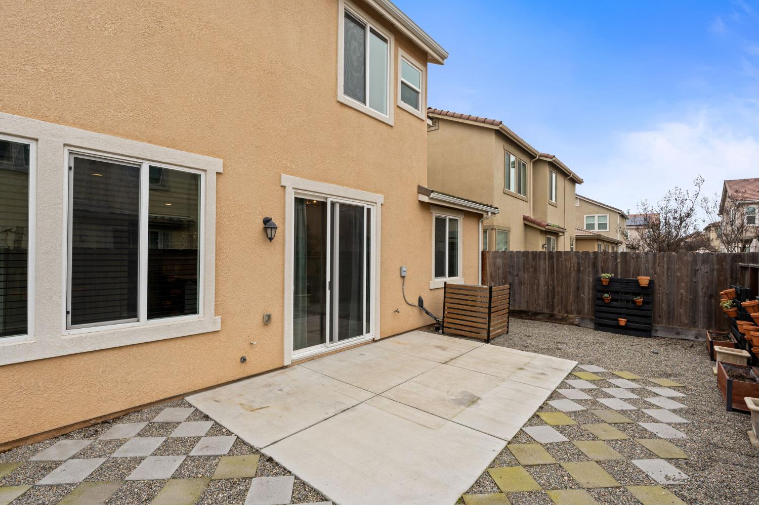 6108 W Dupont Dr, Fresno, CA 93722