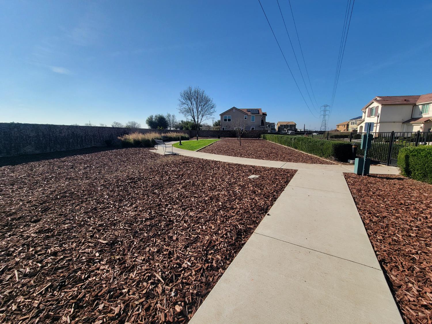 6108 W Dupont Dr, Fresno, CA 93722