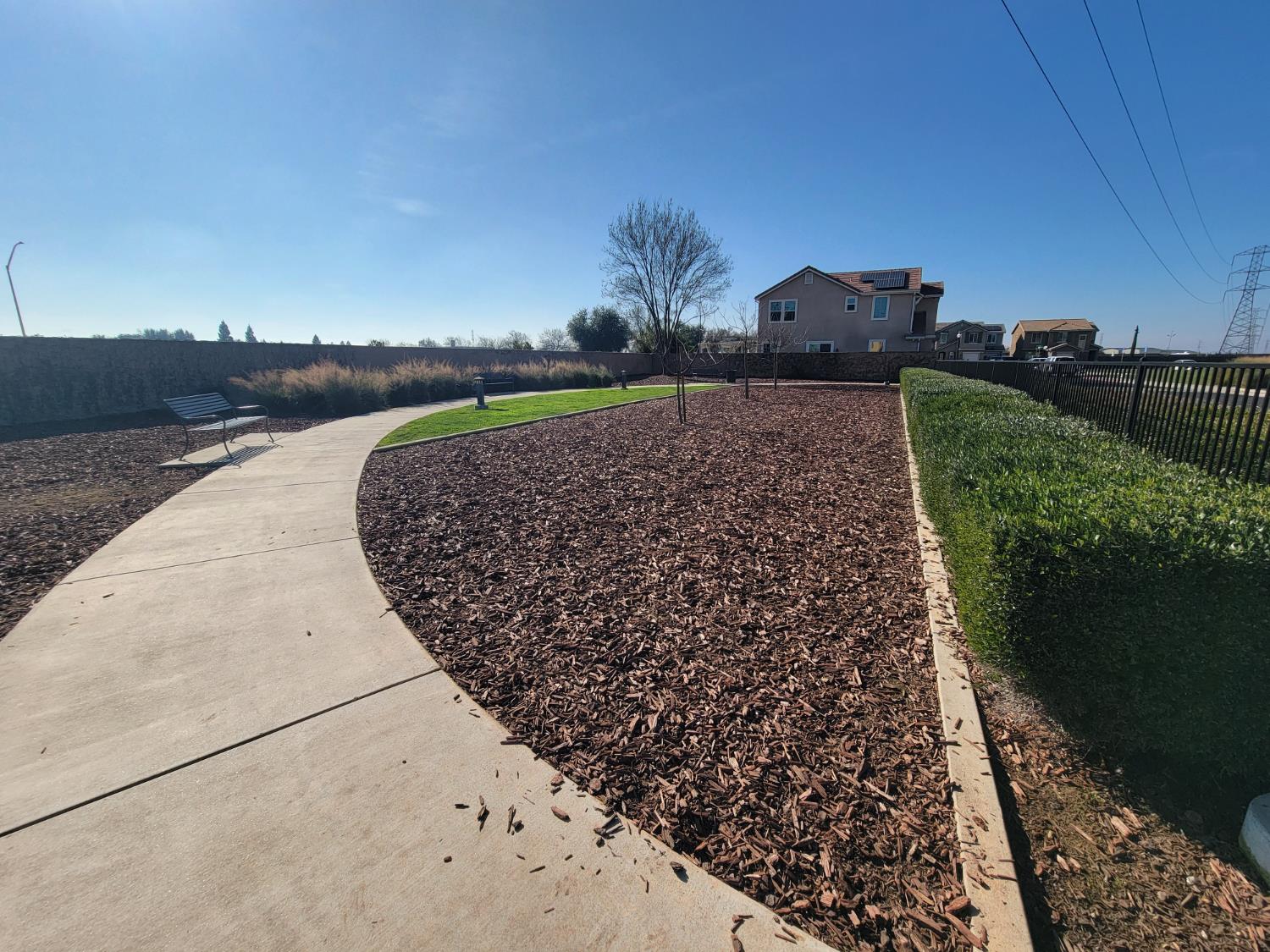 6108 W Dupont Dr, Fresno, CA 93722