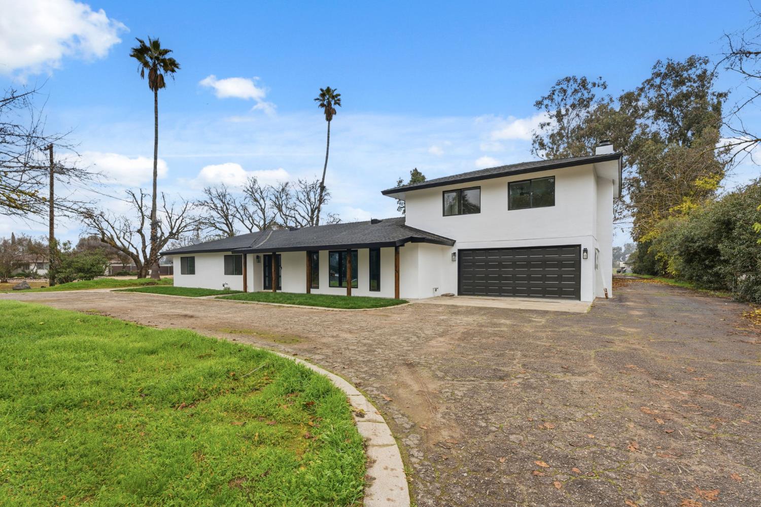 10326 N Fowler Ave, Clovis, CA 93619