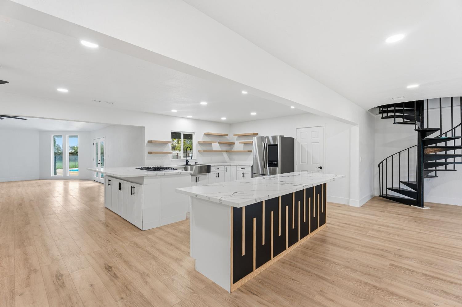 10326 N Fowler Ave, Clovis, CA 93619