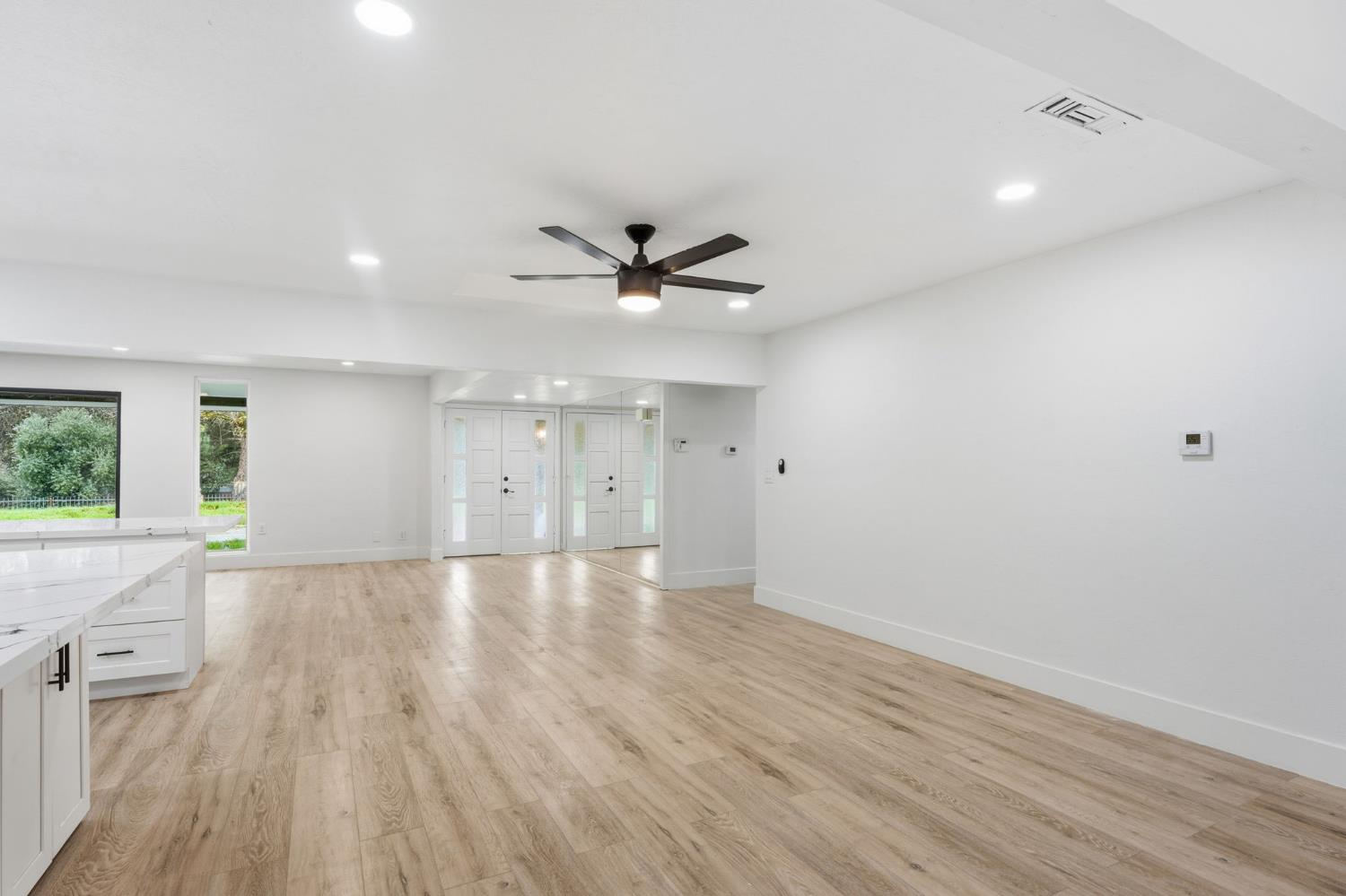 10326 N Fowler Ave, Clovis, CA 93619