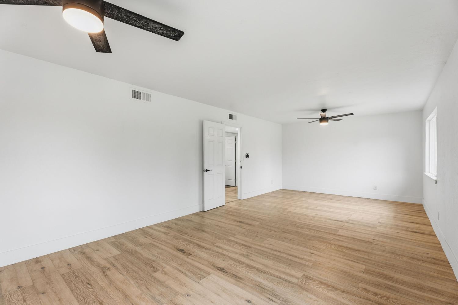 10326 N Fowler Ave, Clovis, CA 93619