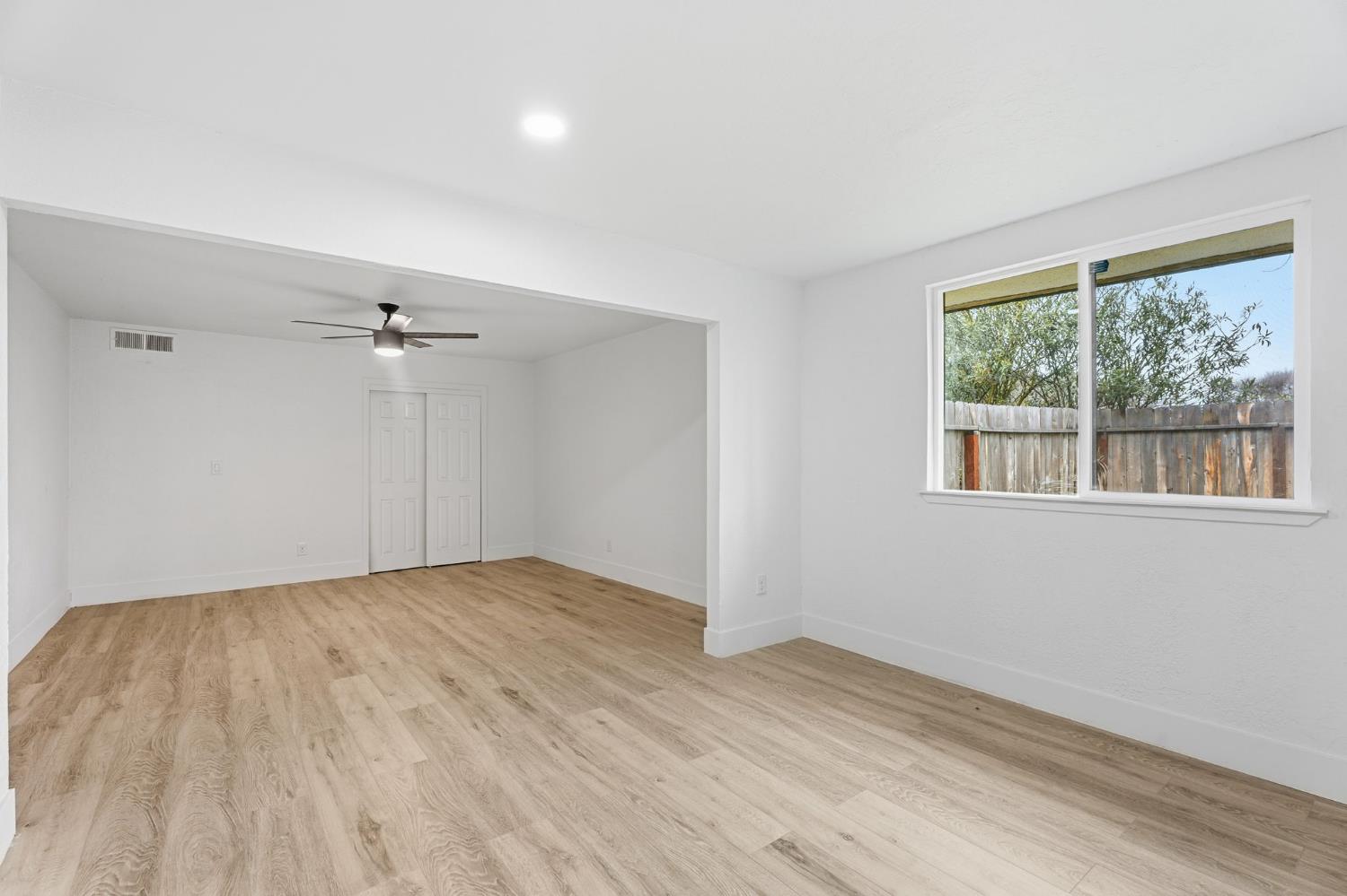 10326 N Fowler Ave, Clovis, CA 93619