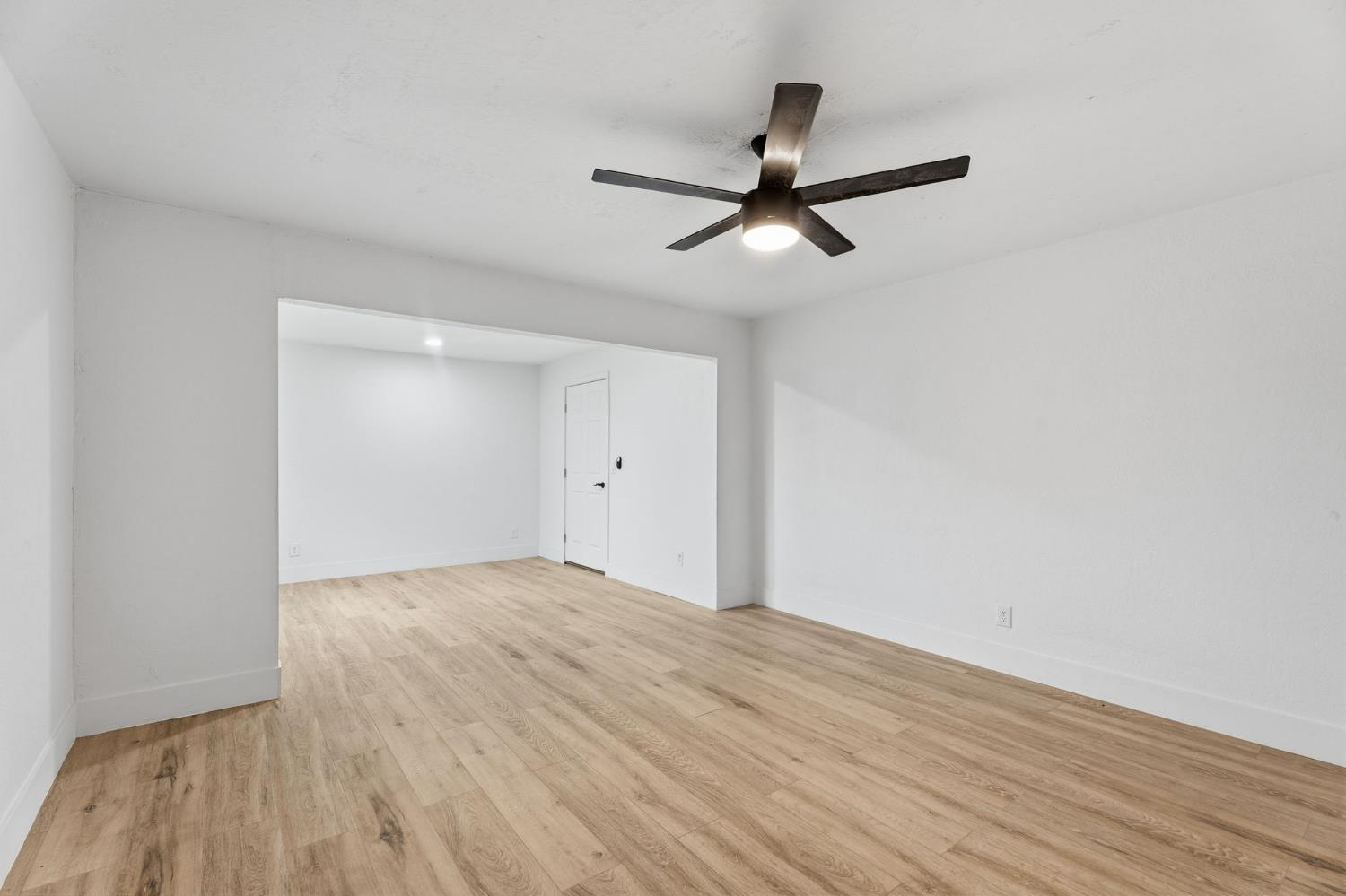 10326 N Fowler Ave, Clovis, CA 93619