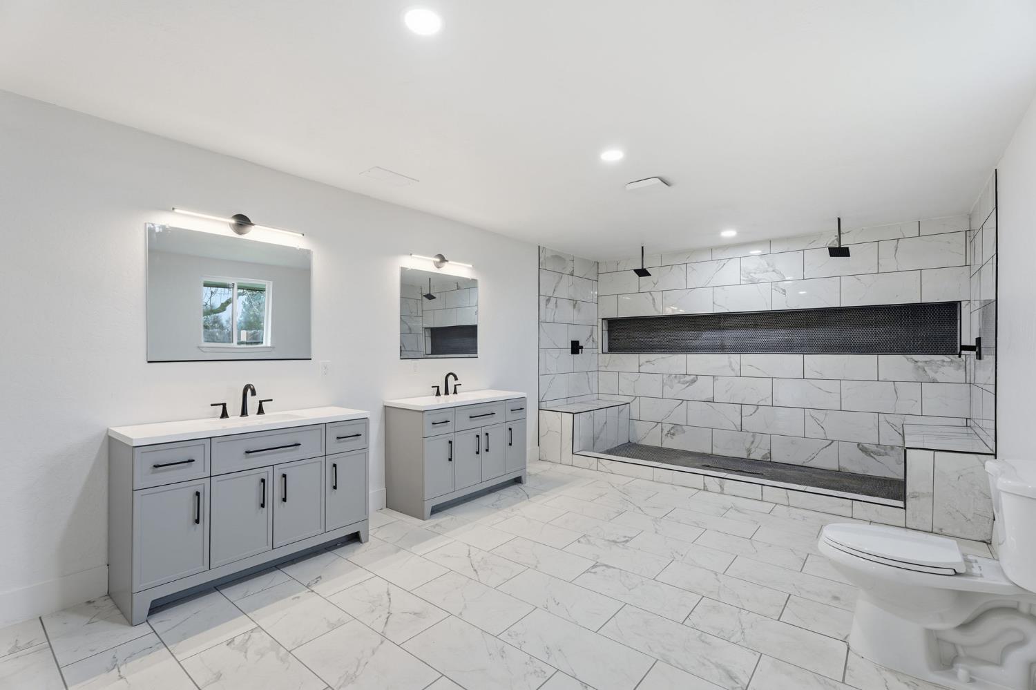 10326 N Fowler Ave, Clovis, CA 93619