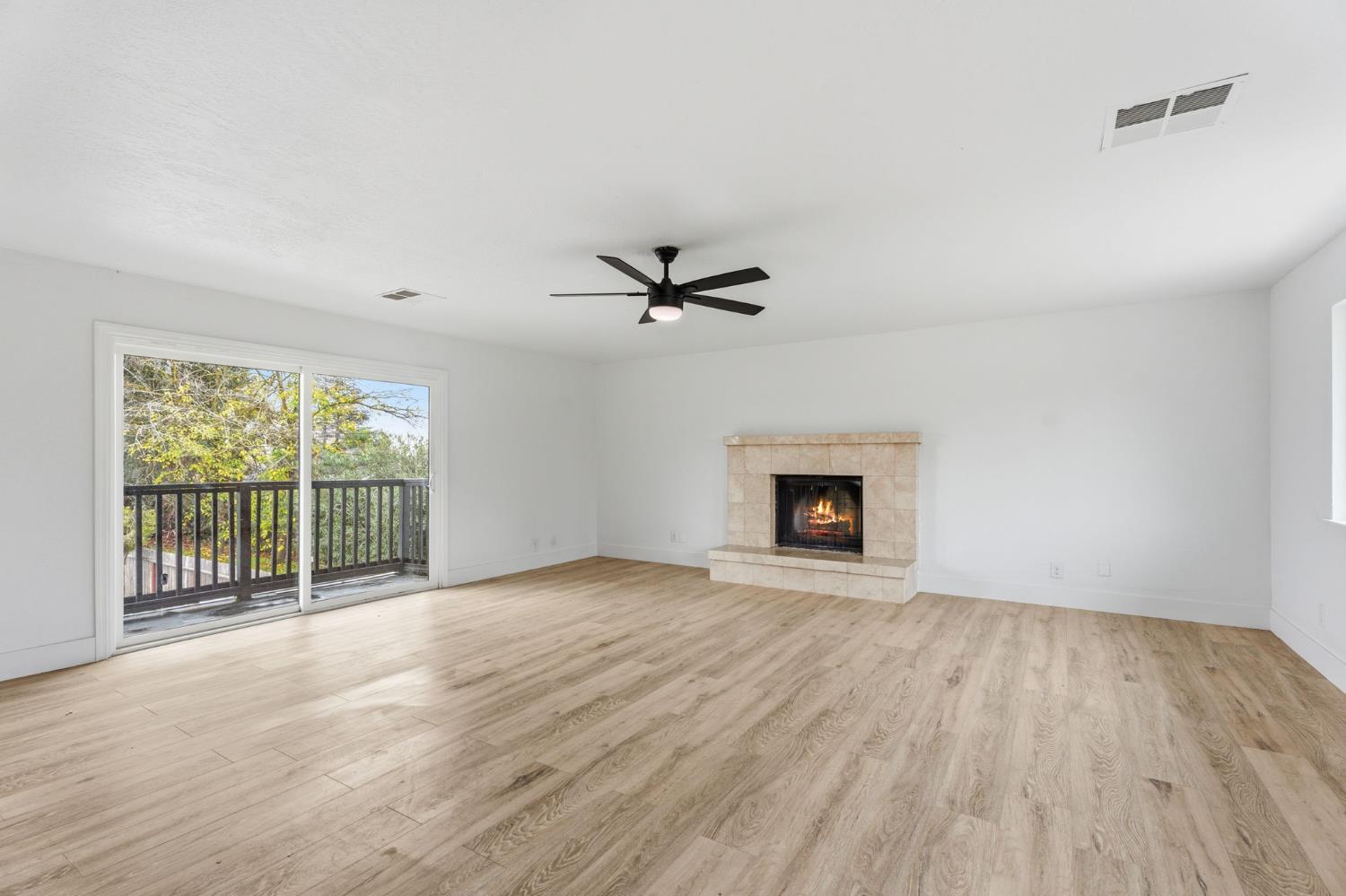 10326 N Fowler Ave, Clovis, CA 93619