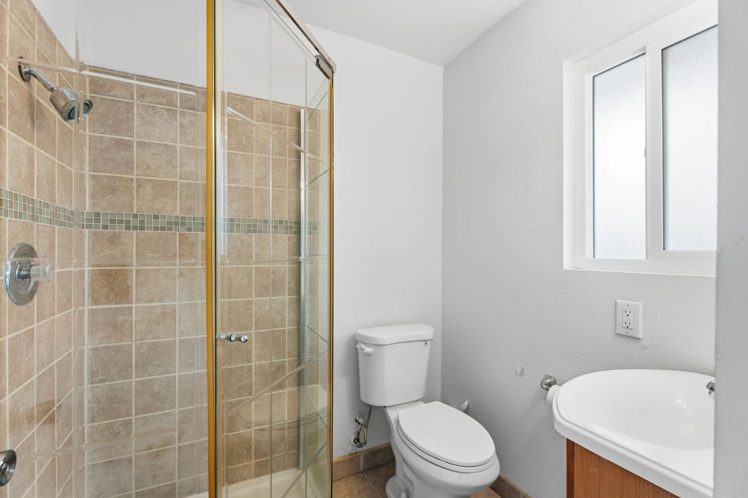 10326 N Fowler Ave, Clovis, CA 93619