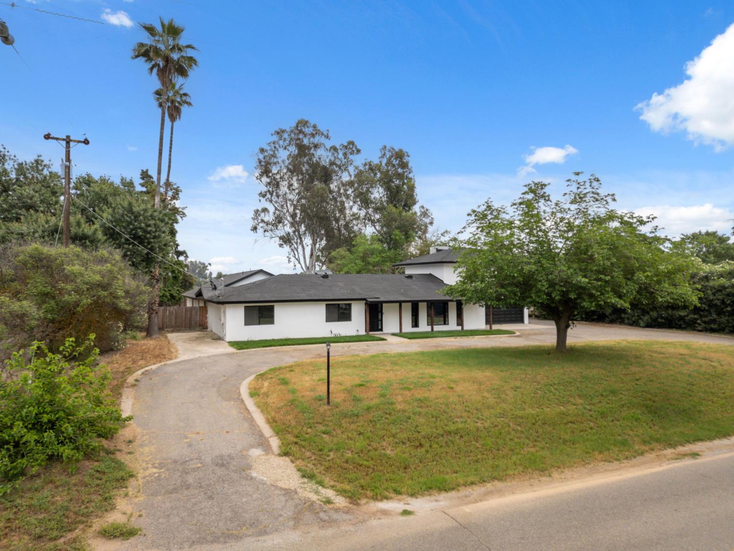 10326 N Fowler Ave, Clovis, CA 93619