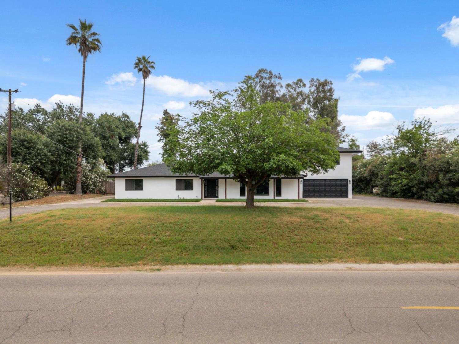 10326 N Fowler Ave, Clovis, CA 93619