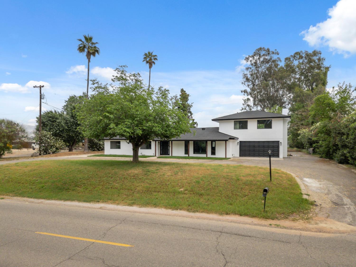10326 N Fowler Ave, Clovis, CA 93619