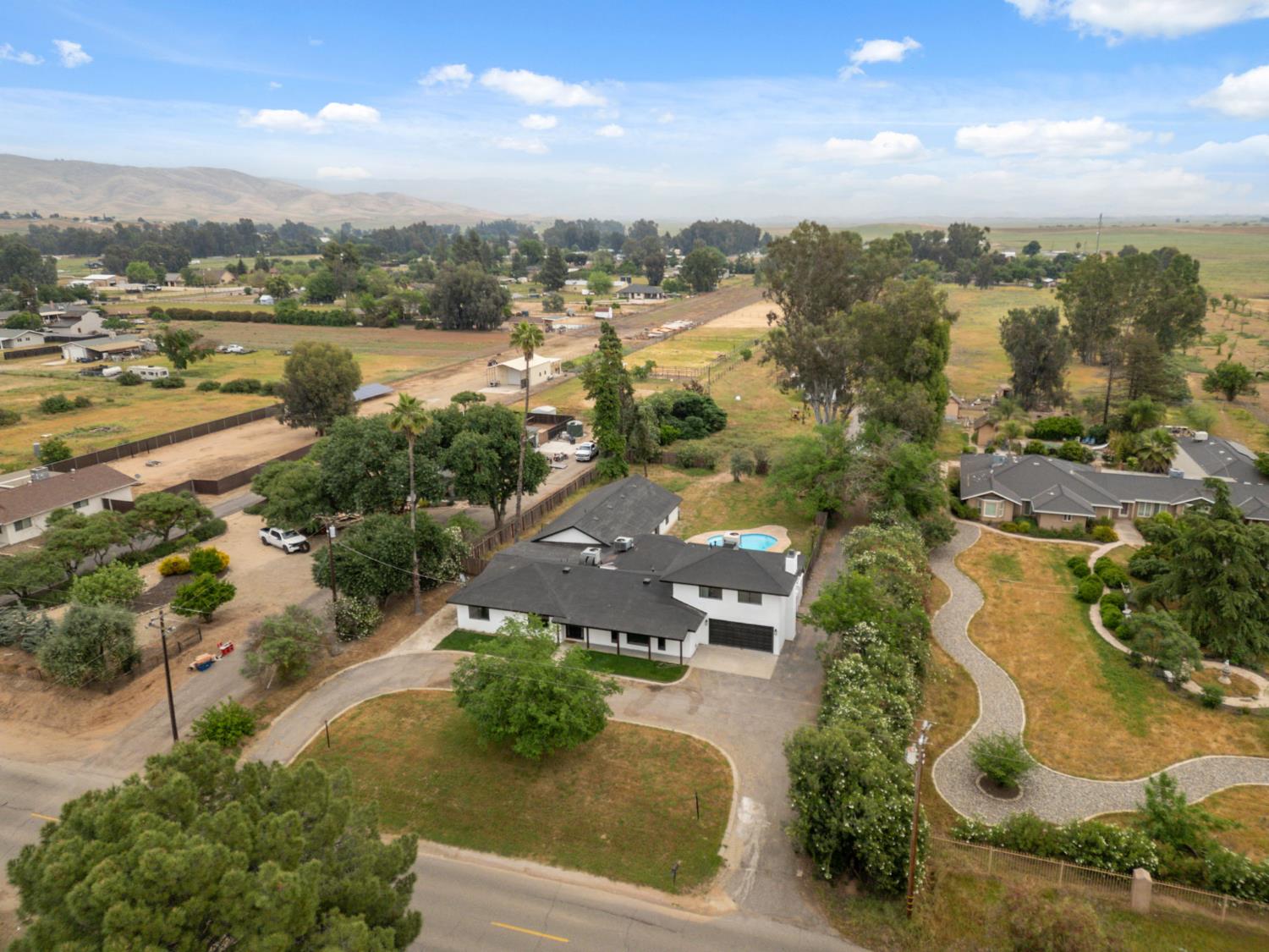 10326 N Fowler Ave, Clovis, CA 93619