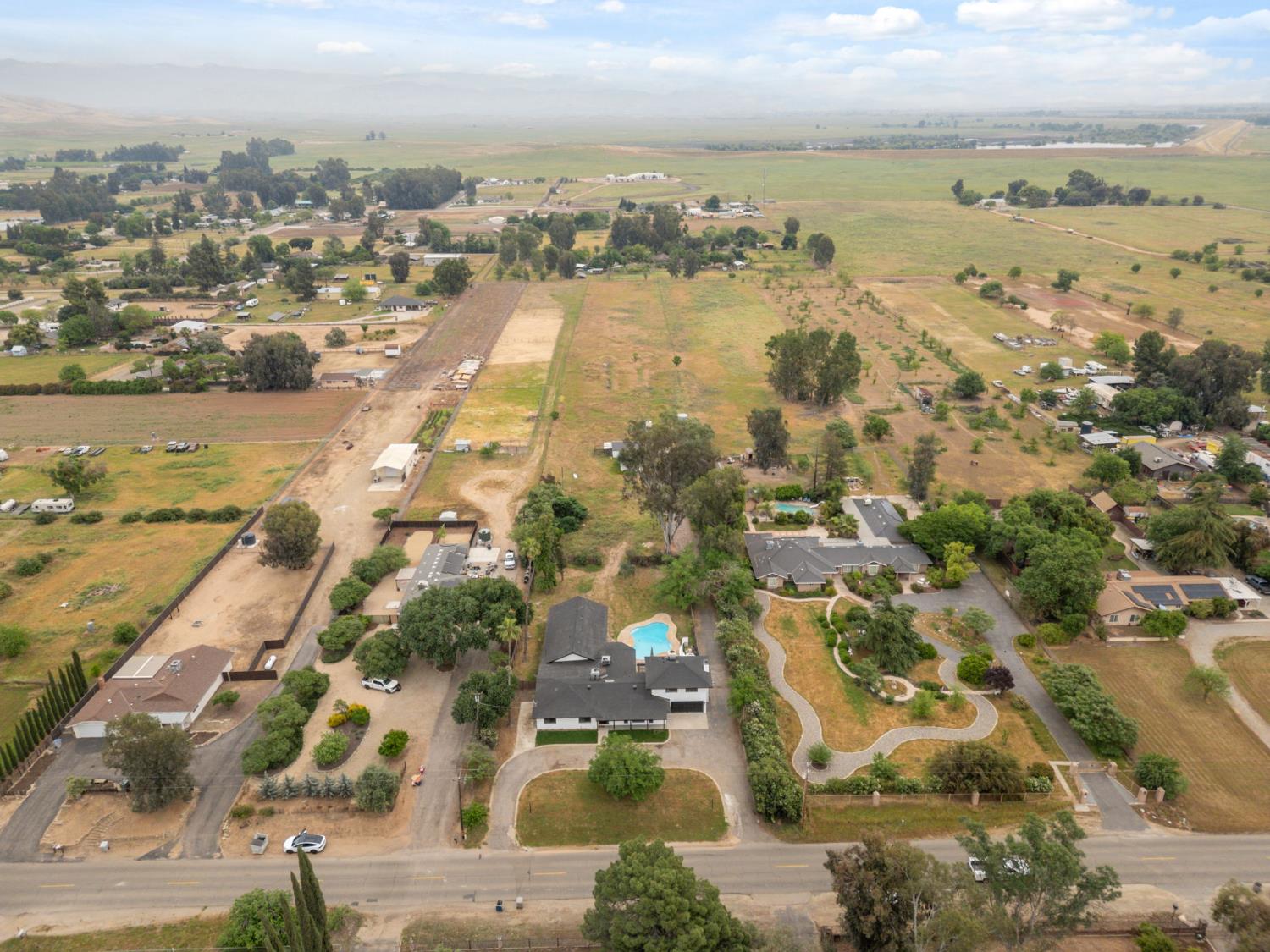 10326 N Fowler Ave, Clovis, CA 93619