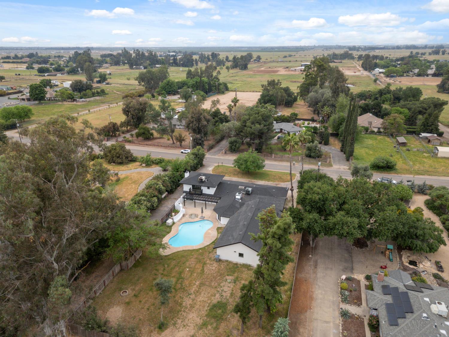 10326 N Fowler Ave, Clovis, CA 93619