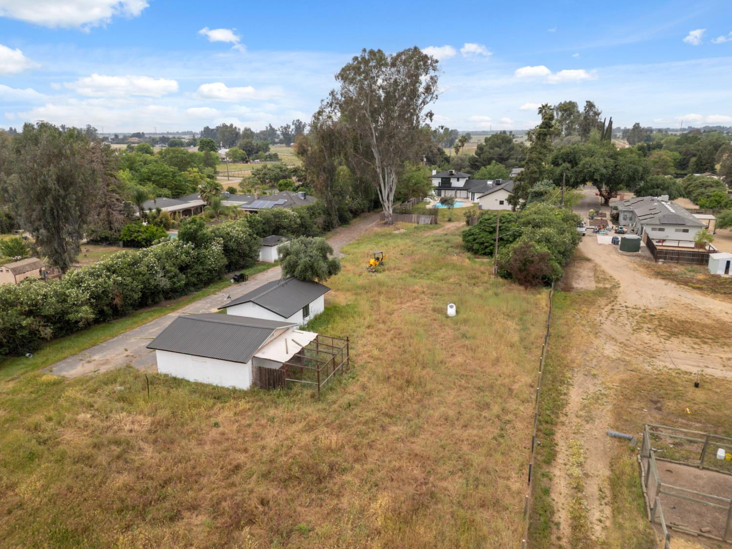 10326 N Fowler Ave, Clovis, CA 93619