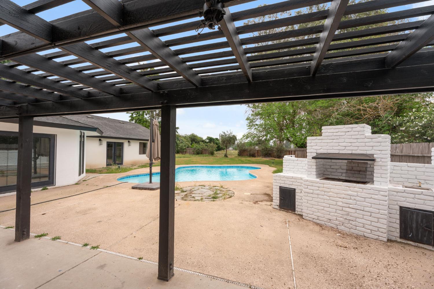 10326 N Fowler Ave, Clovis, CA 93619