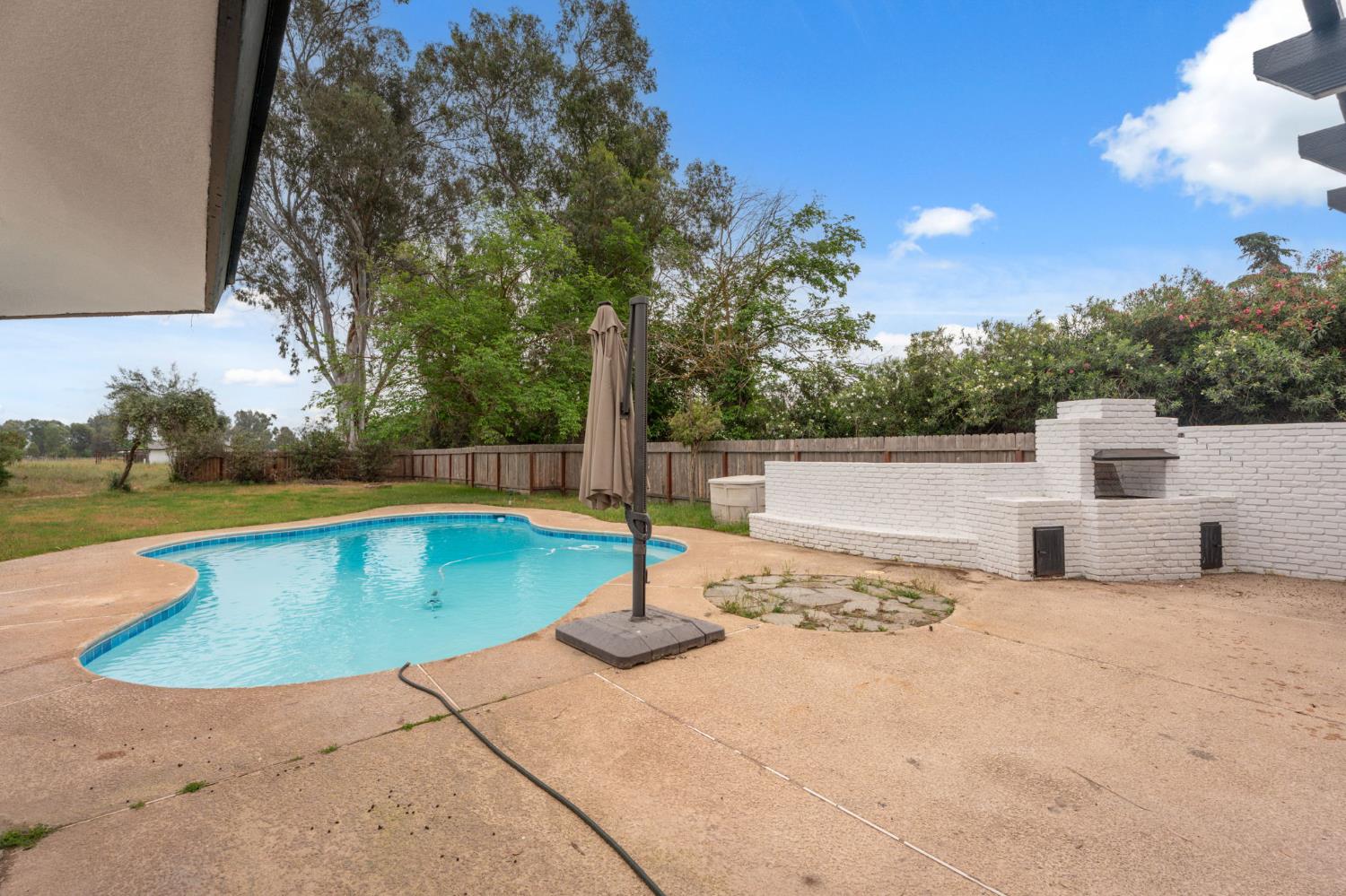 10326 N Fowler Ave, Clovis, CA 93619