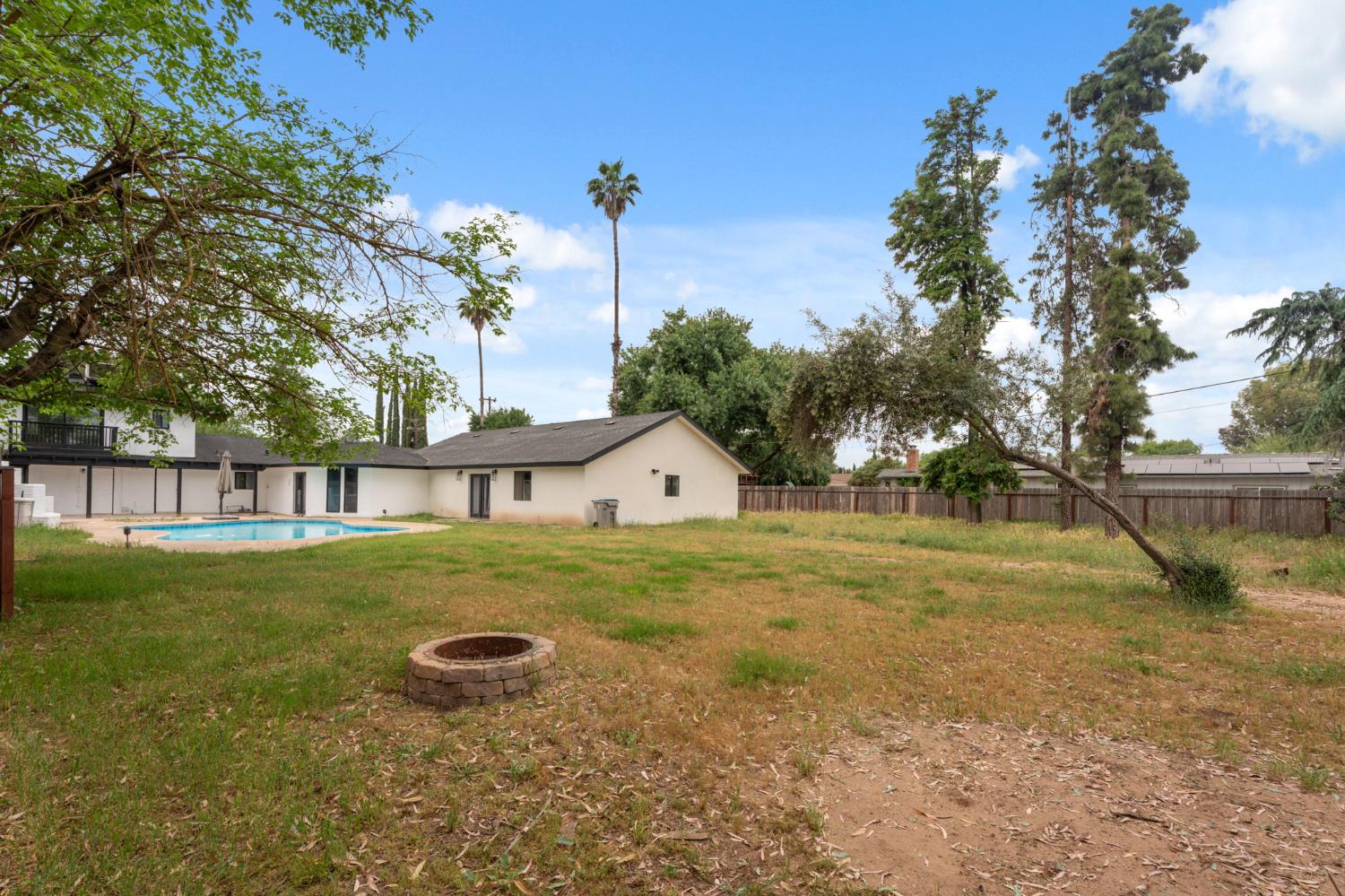 10326 N Fowler Ave, Clovis, CA 93619