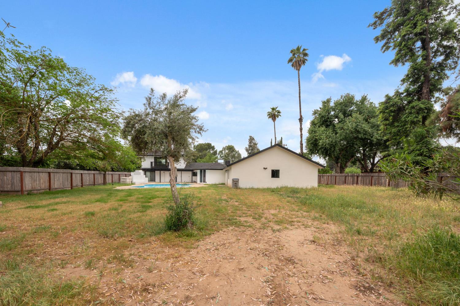 10326 N Fowler Ave, Clovis, CA 93619