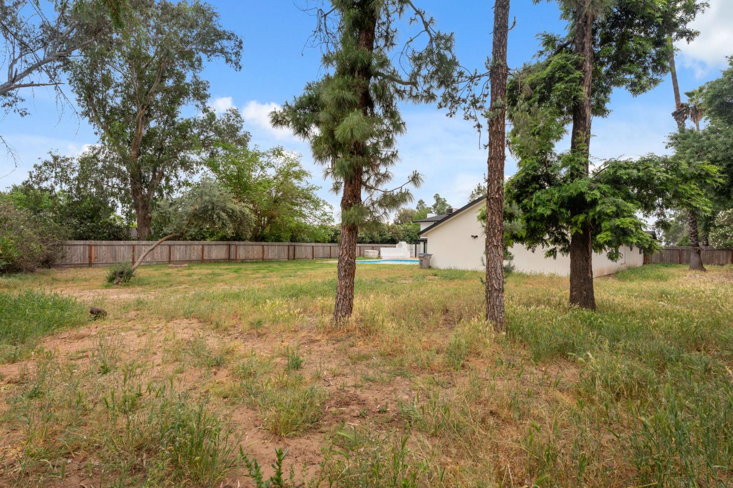 10326 N Fowler Ave, Clovis, CA 93619