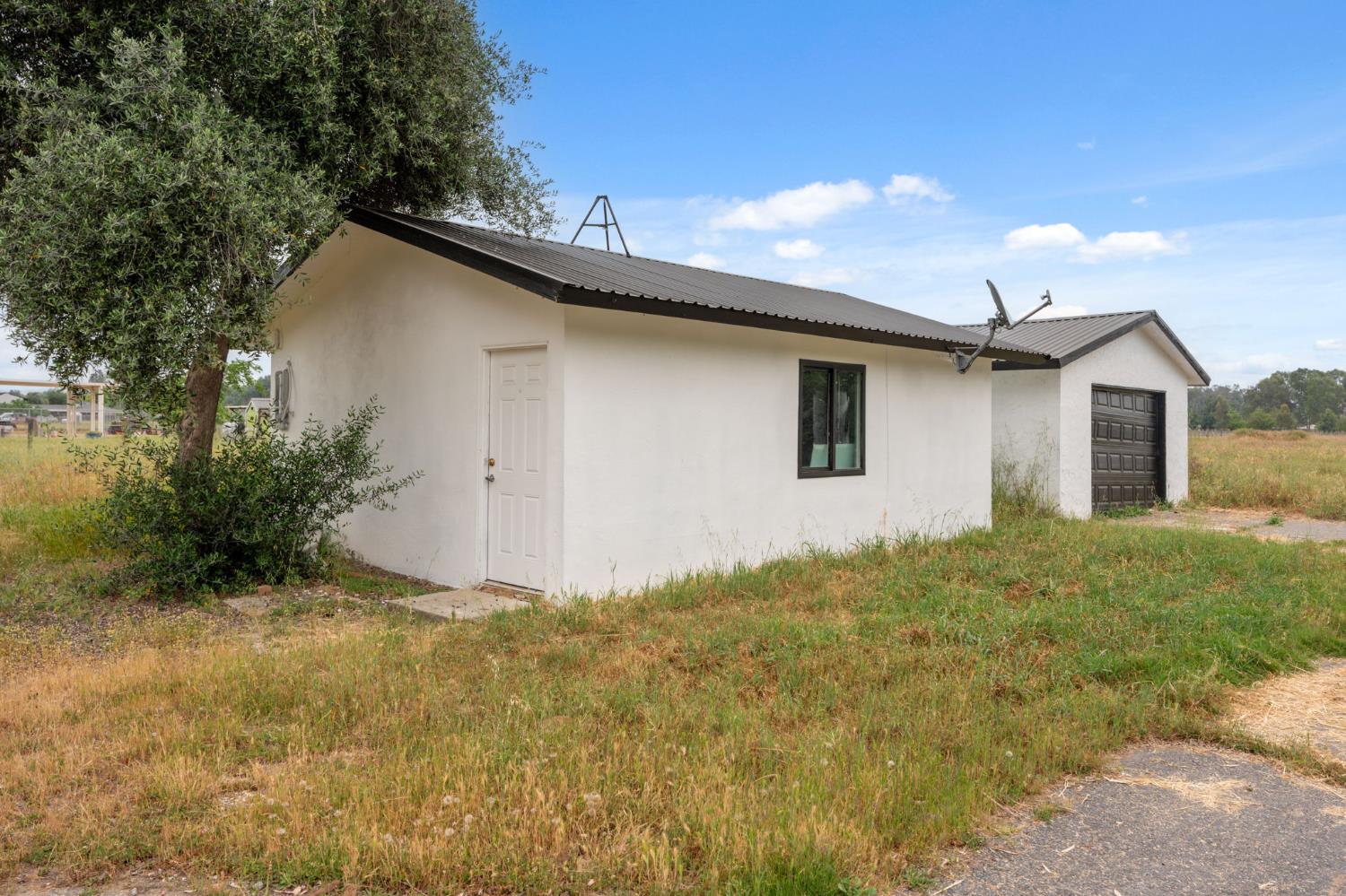 10326 N Fowler Ave, Clovis, CA 93619