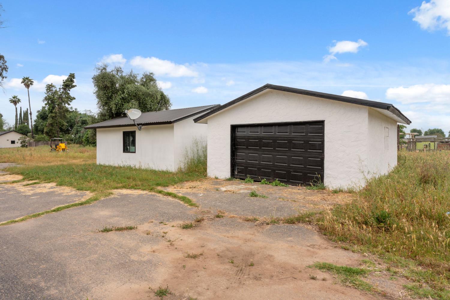 10326 N Fowler Ave, Clovis, CA 93619