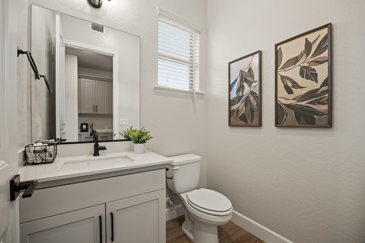 7243 W Ashcroft Ave, Fresno, CA 93723