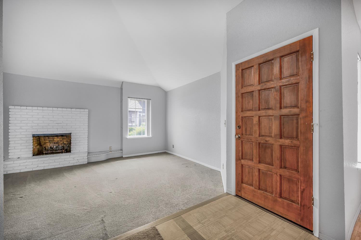 381 E Nees #122, Fresno, CA 93720