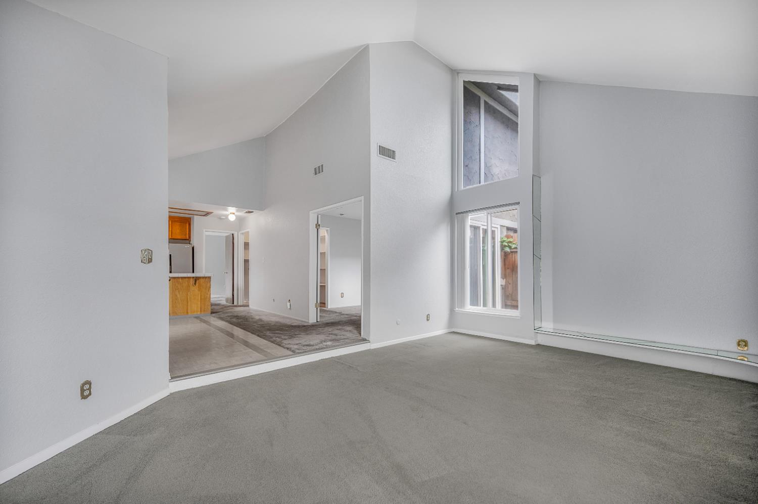 381 E Nees #122, Fresno, CA 93720