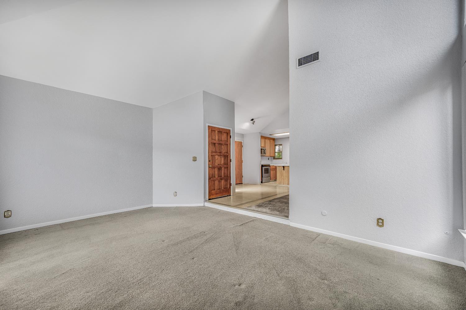 381 E Nees #122, Fresno, CA 93720