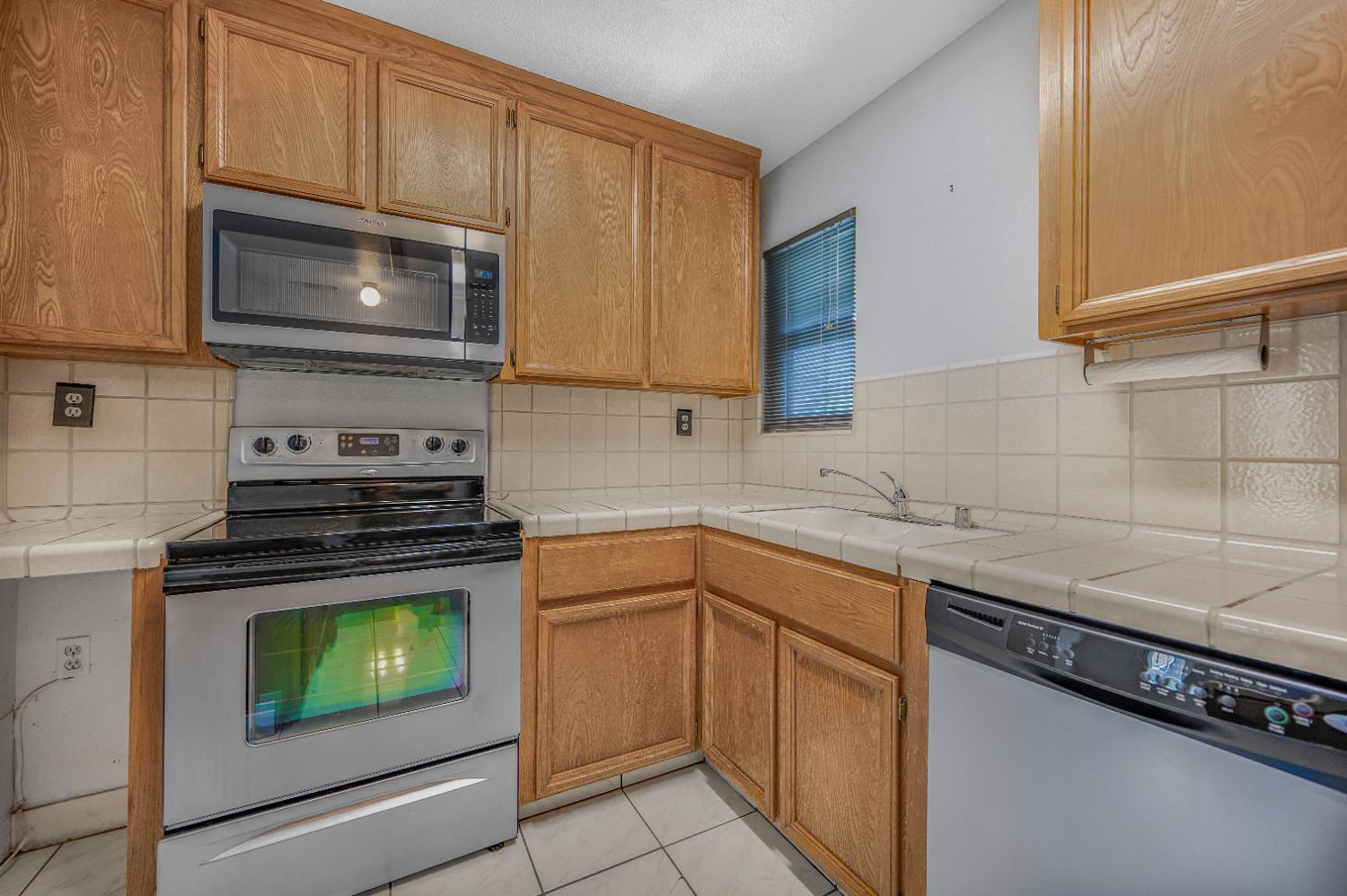 381 E Nees #122, Fresno, CA 93720